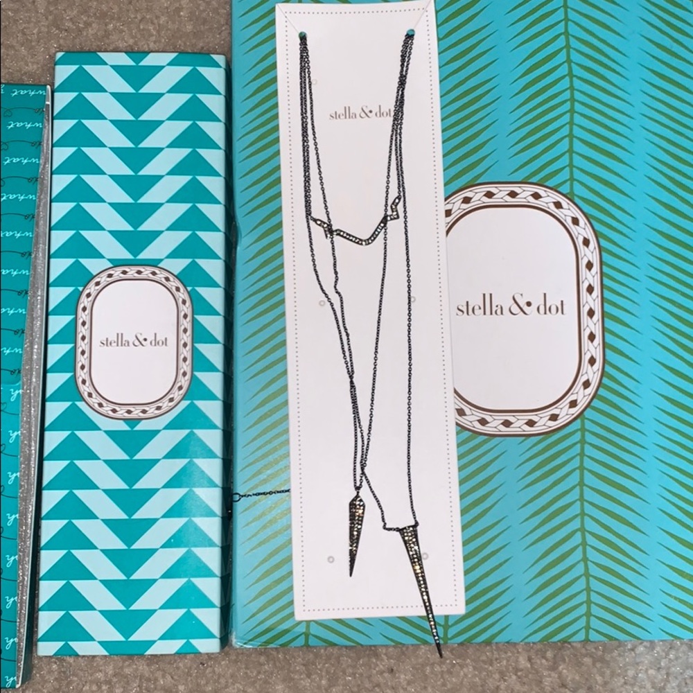 brand new never worn stella & dot necklace!